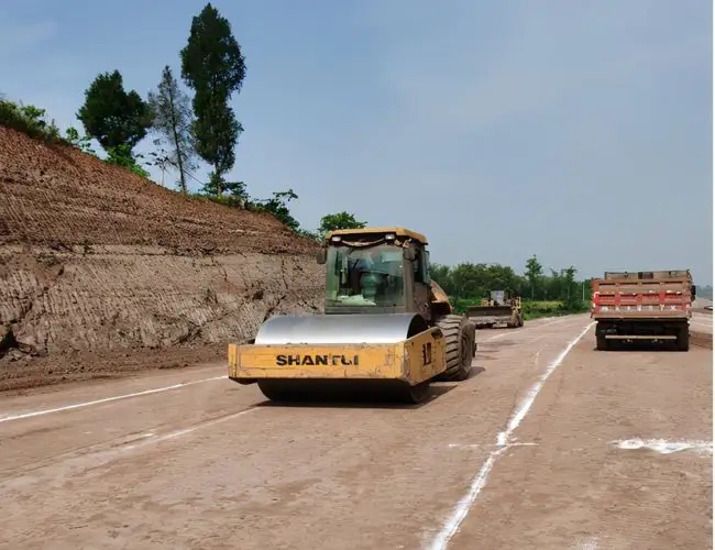 高明道路施工